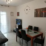 Appartement In With Terrace, Air Conditioning, Wifi, Washing Machine 3567-1
