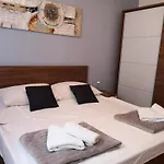 Apartament In With Terrace, Air Conditioning, Wifi, Washing Machine 3567-1 *