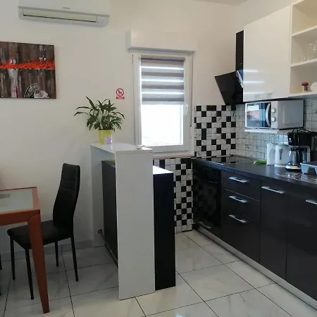 In With Terrace, Air Conditioning, Wifi, Washing Machine 3567-1 Ražanj