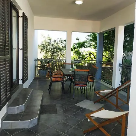 Apartamento In With Terrace, Air Conditioning, Wifi, Washing Machine 3567-1 Ražanj