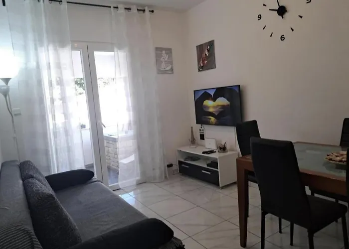 In With Terrace, Air Conditioning, Wifi, Washing Machine 3567-1 Ražanj